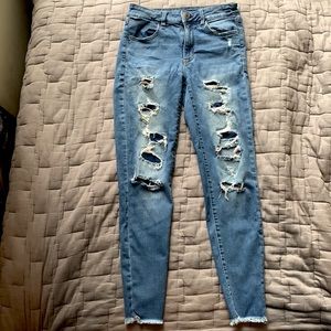 Size 6 super stretch style torn jeggings by American Eagle